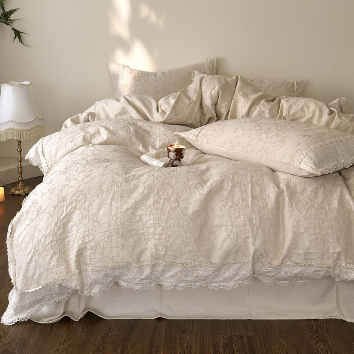 Cotton-Linen Bedding Set with Floral Jacquard Texture and Fine Lace Trim