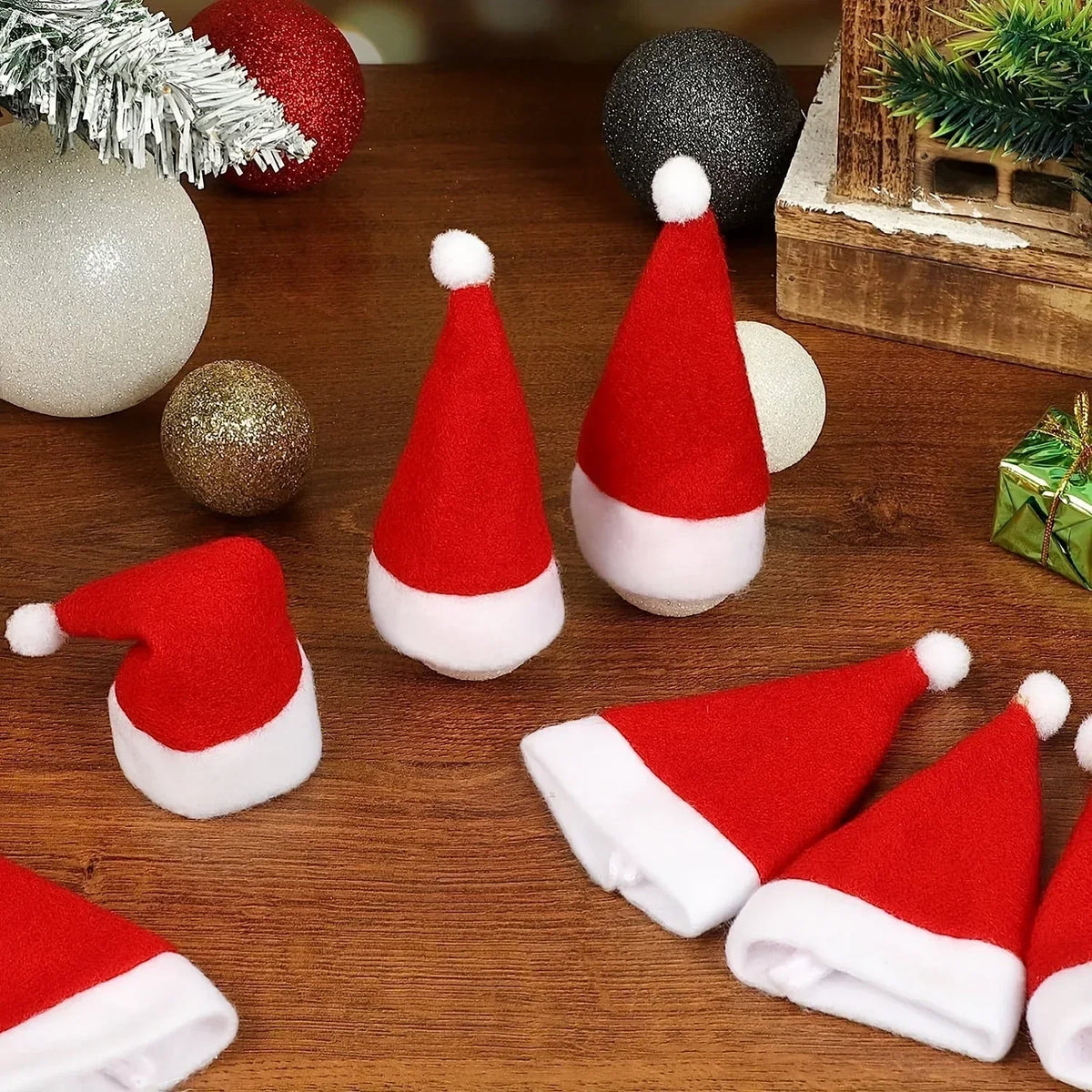 Felt Santa Hat Cutlery Holders with Pom-Pom Christmas Table Decoration Set