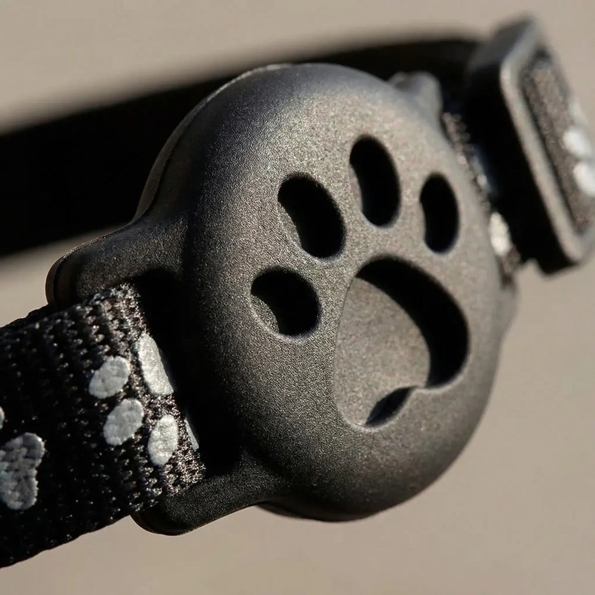 Bel Hills | Pawtrackr GPS-Enabled Adjustable Pet Collar