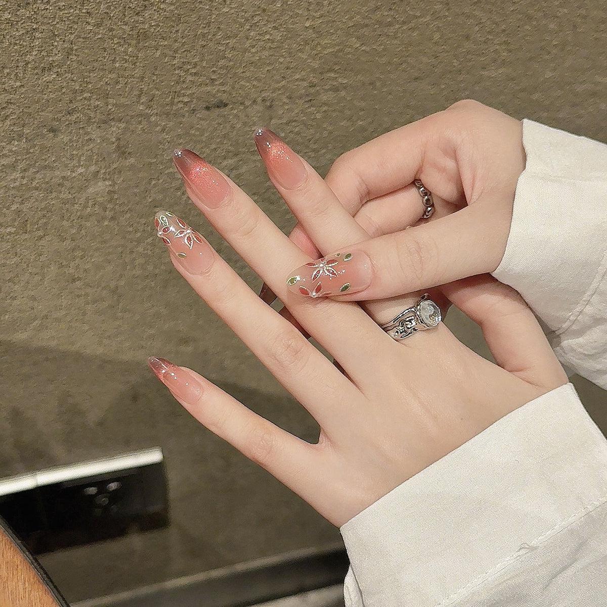 Floral Design Press-On Nail Set