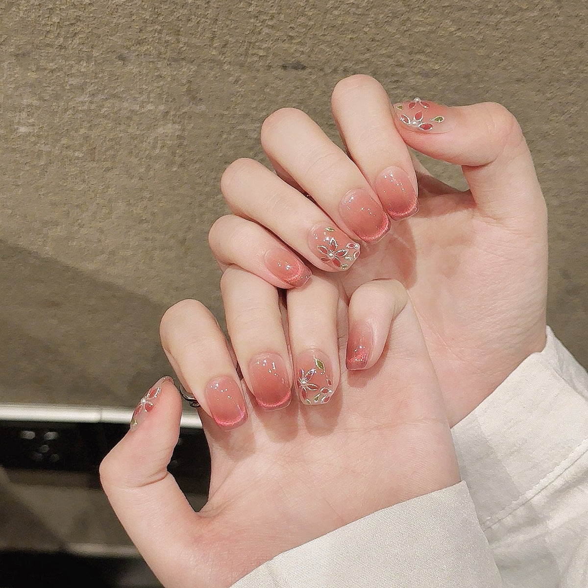 Floral Design Press-On Nail Set