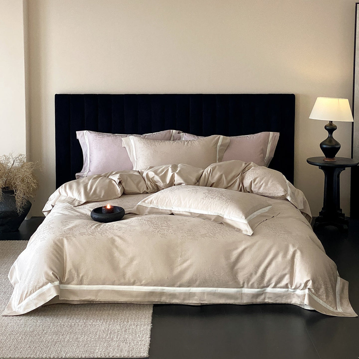 Satin Bedding Set with Jacquard Pattern and Fine Hem