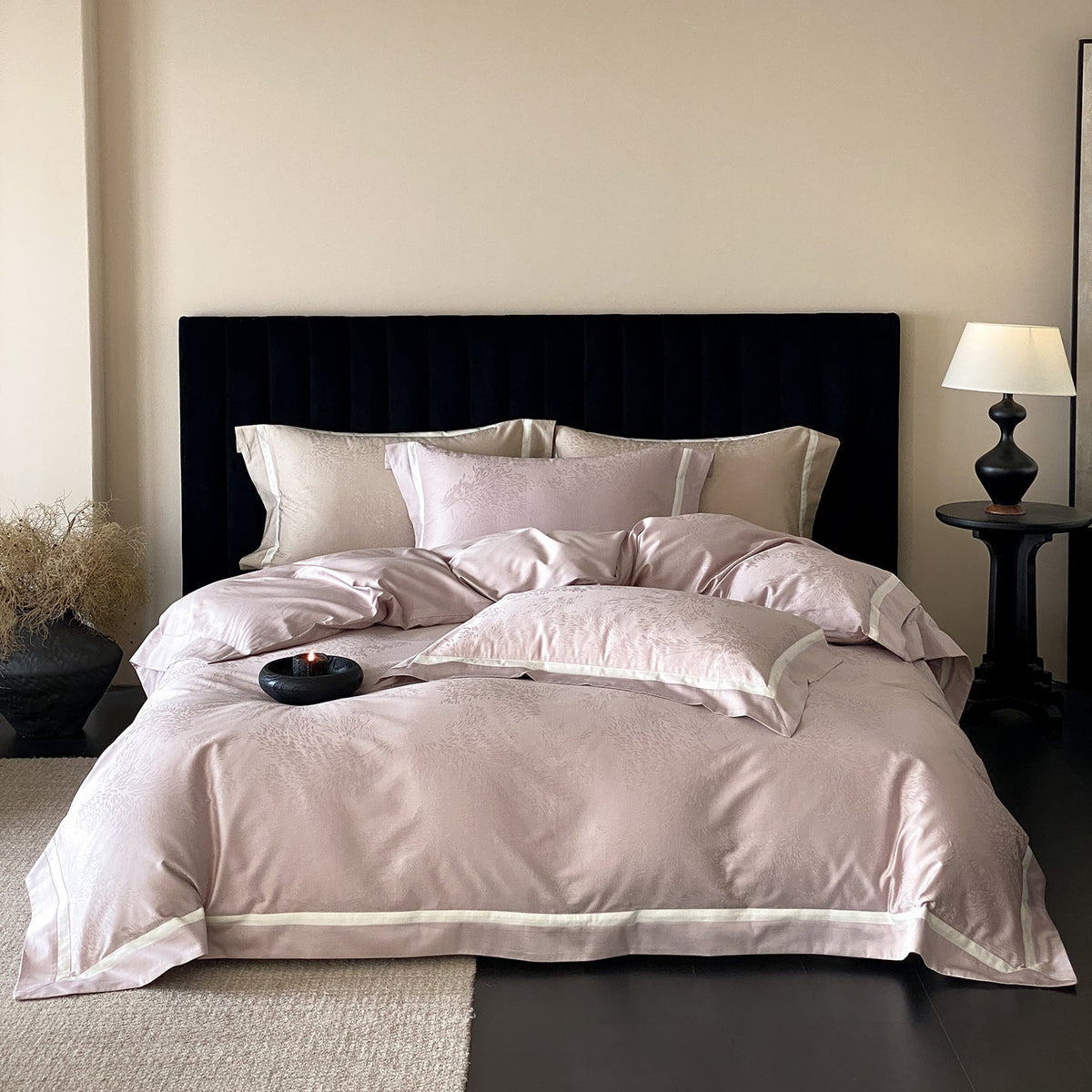 Satin Bedding Set with Jacquard Pattern and Fine Hem