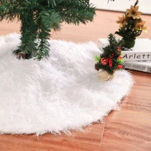 White Faux Fur Christmas Tree Skirt with Plush Texture for Holiday Décor