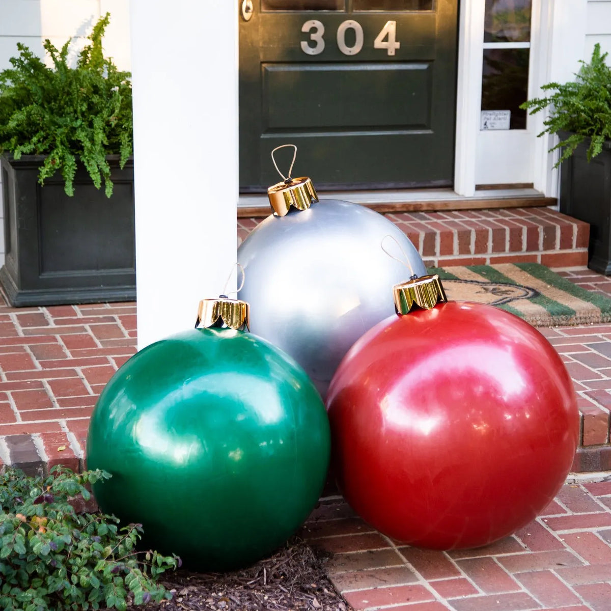 XL Christmas Decoration – Weather-Resistant Jumbo Baubles for Indoor and Outdoor Use